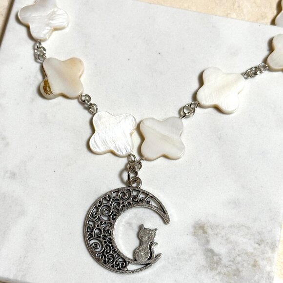 White Mother of Pearl Clover Beaded Short Necklace + Cat on the Moon Pendant - Picture 6 of 13